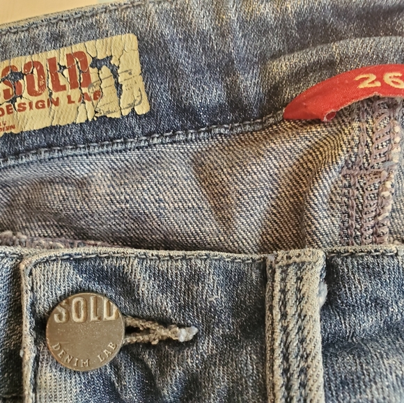 High waisted shorts with detailed front and side - Picture 3 of 3